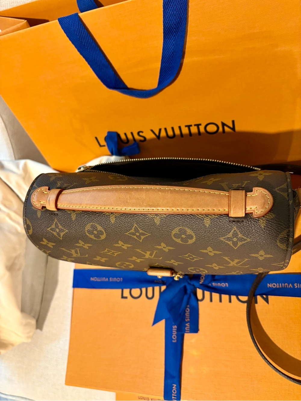Authentic Louis Vuitton Monogram Pochette Metis - Picture 3 of 8